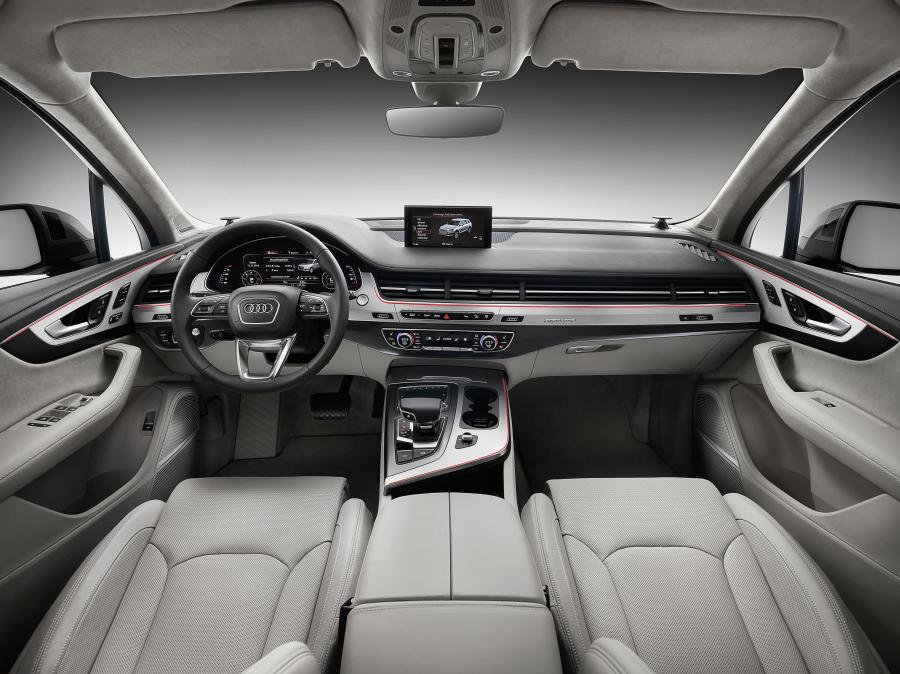 Торпедо Audi Q7 TDI Quattro S-Line (4M) 2015 года  (WW) (фото 11 из 30)
